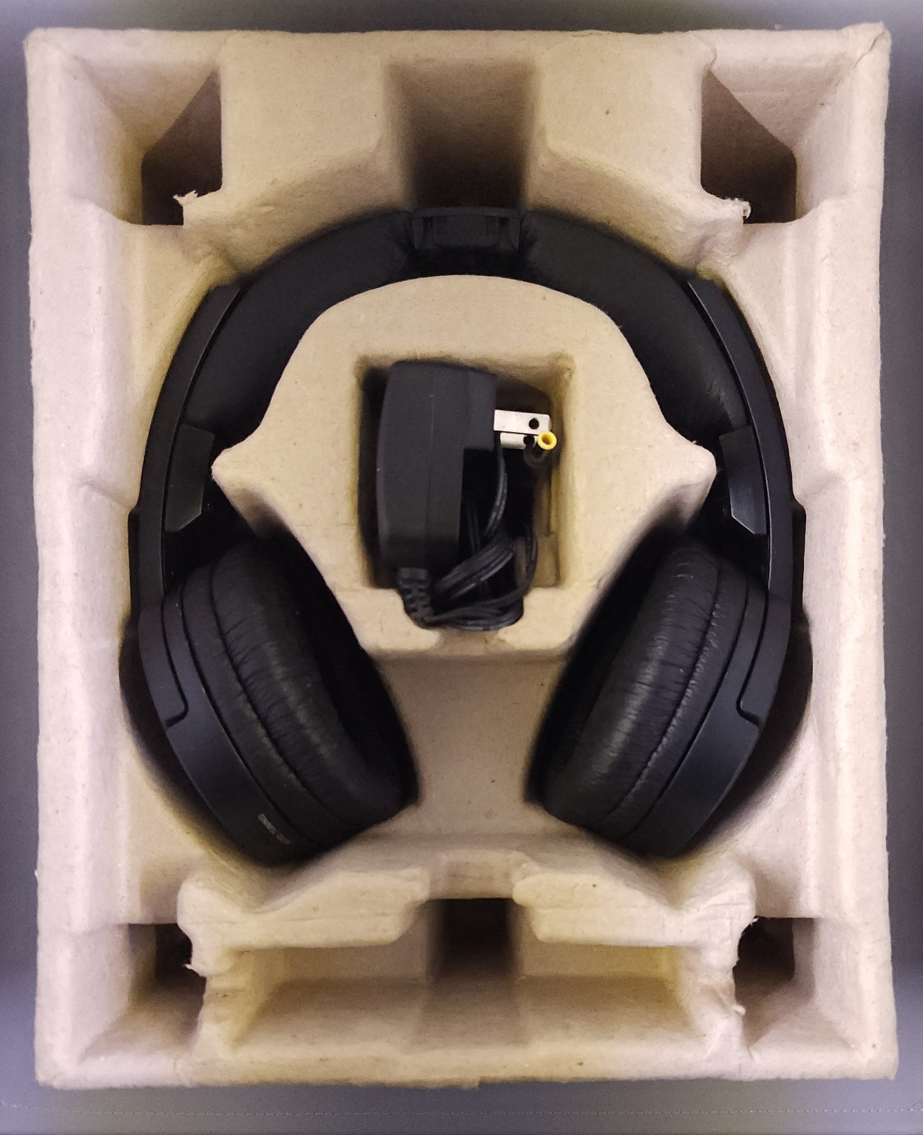 Sony Wireless Over Ear Headphones – Black MDR-RF985RK