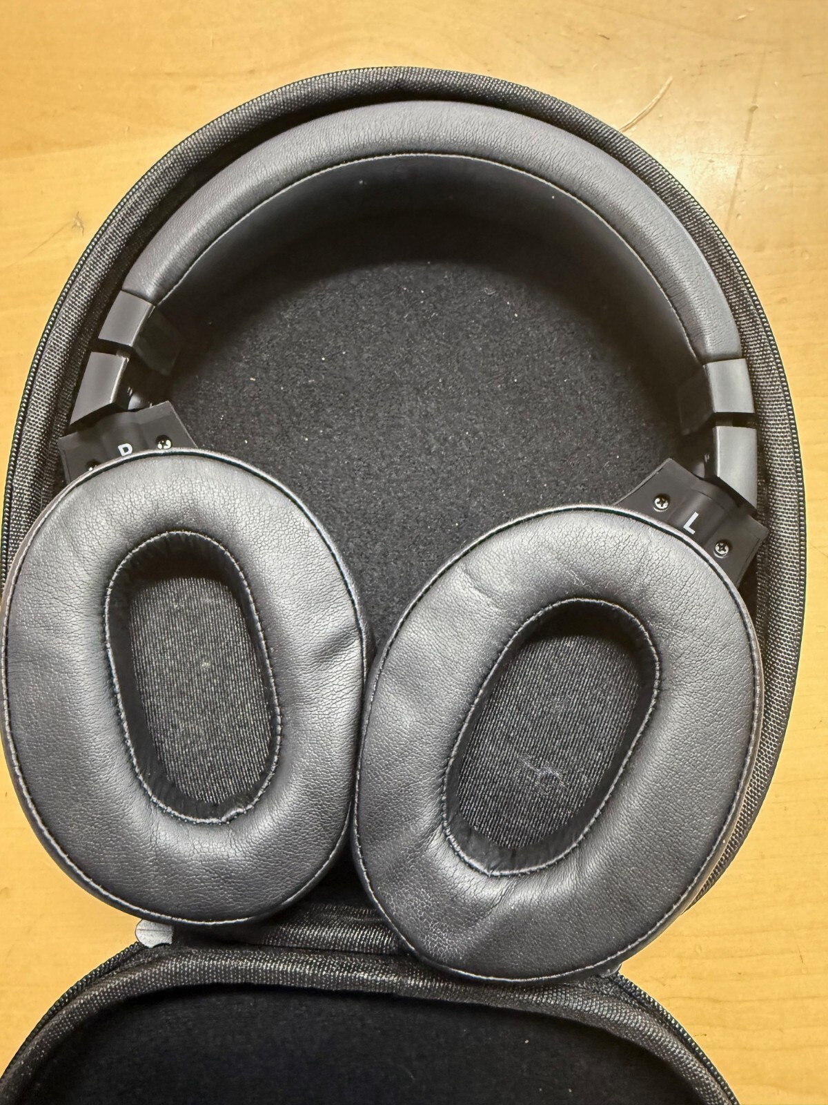 AUDIX A152 HEADPHONES WITH 2 AUDIX CORDS AND SOFT CASE