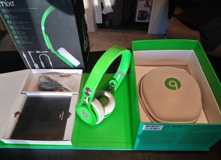 Beats Mixr Headphones – Neon Green LIMITED EDITION Genuine with Original Box