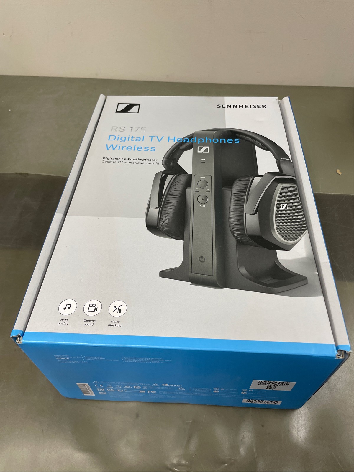 Sennheiser RS175 Closed Circumaural Headphone with 100m Range Transmitter (Bla 3