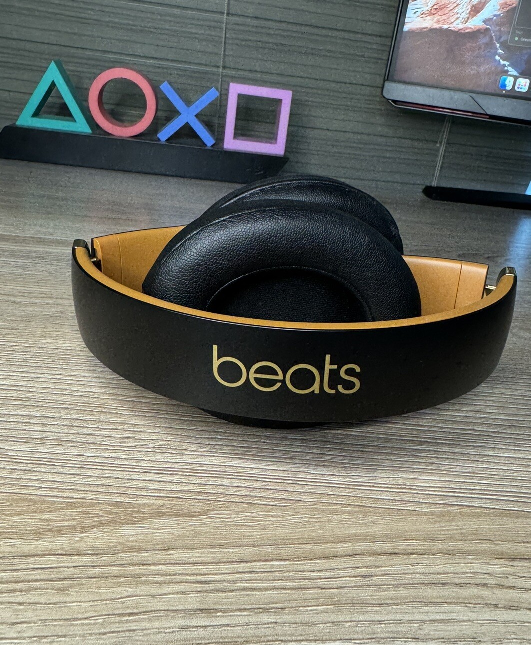 Beats Studio 3 Wireless Over-Ear Headphones, Skyline Collection- Midnight Black
