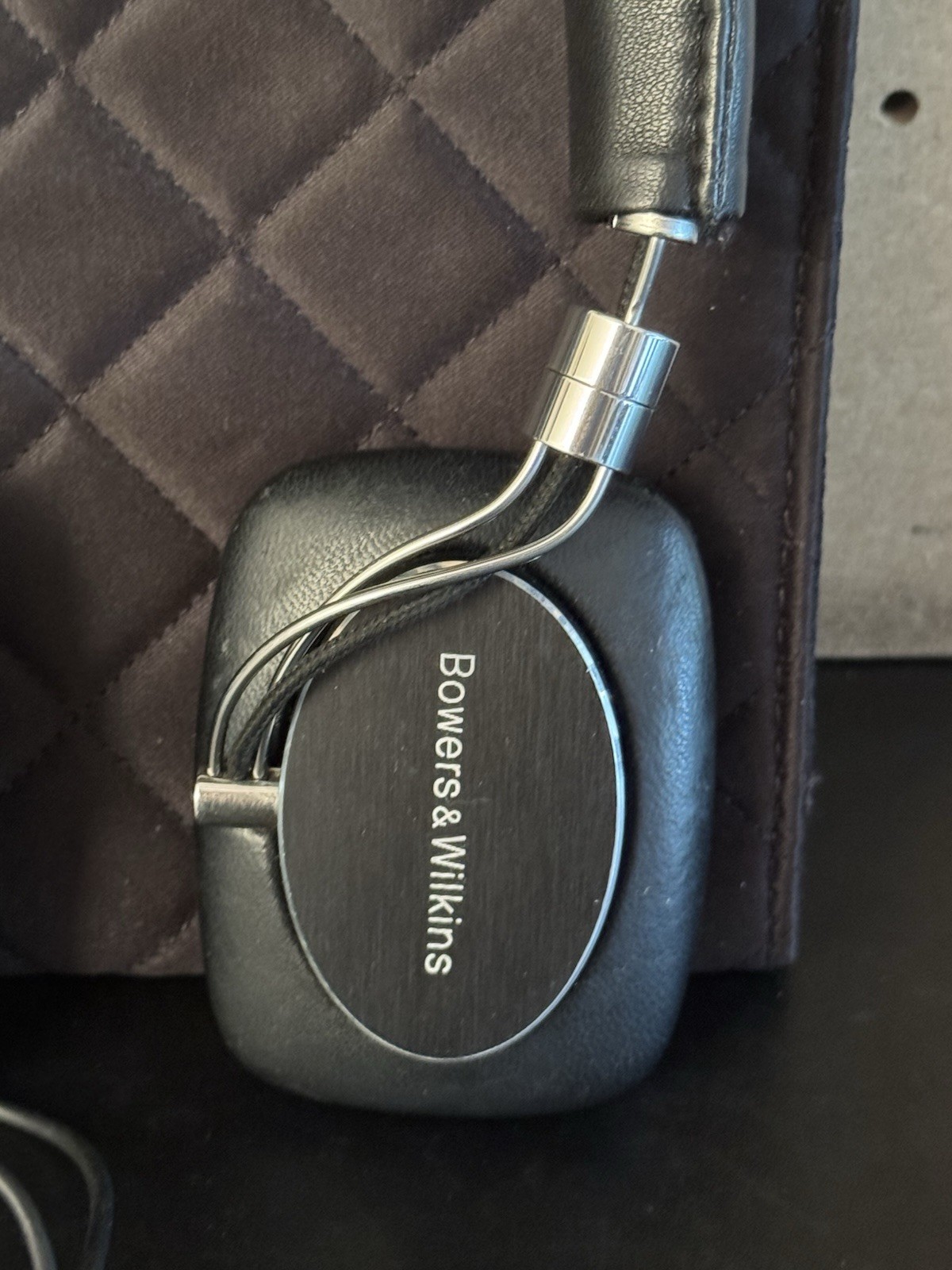 Bowers & Wilkins P5 Wired On-Ear Headphones w/ Case **READ**