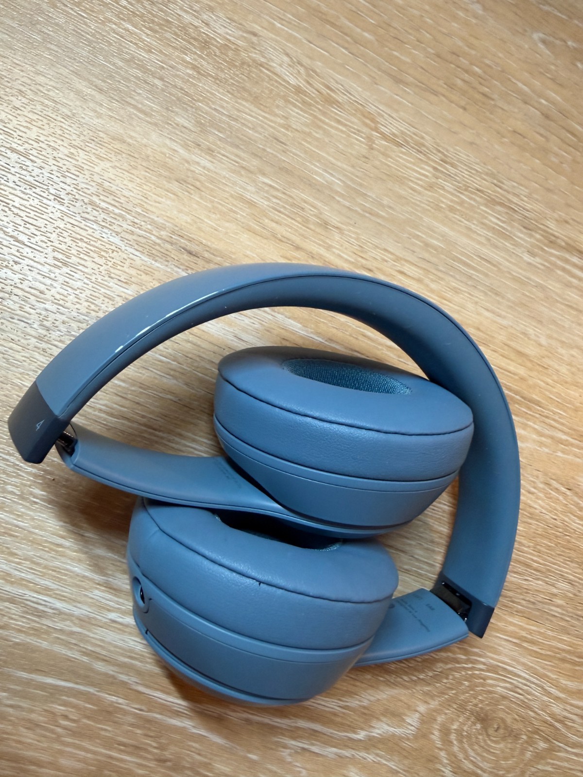 Beats – Solo 4 Wireless On-Ear Headphones various colors (A grade Condtion)