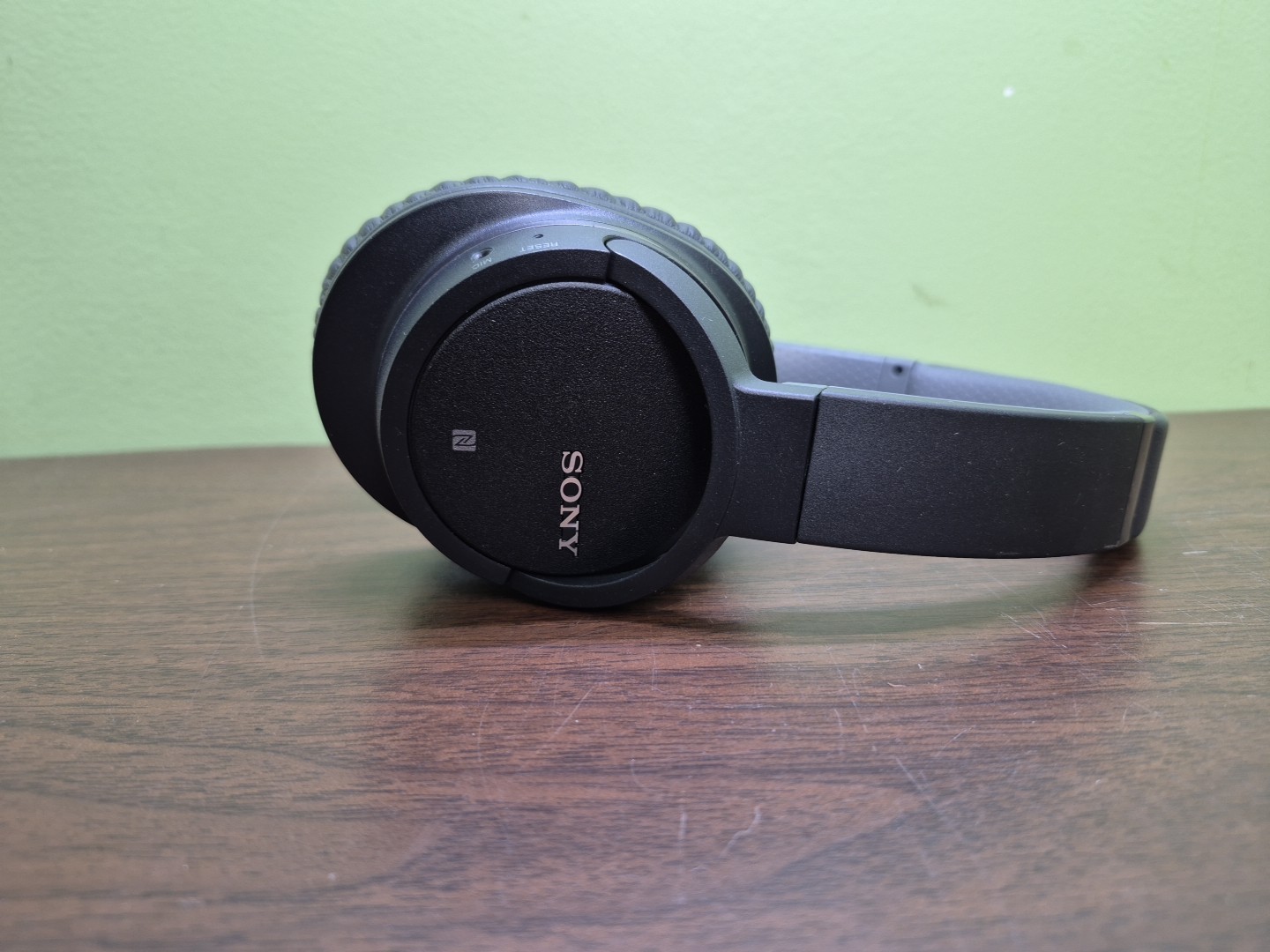 Sony Wireless Noise Canceling Bluetooth Headphones MDR-ZX770BT Read