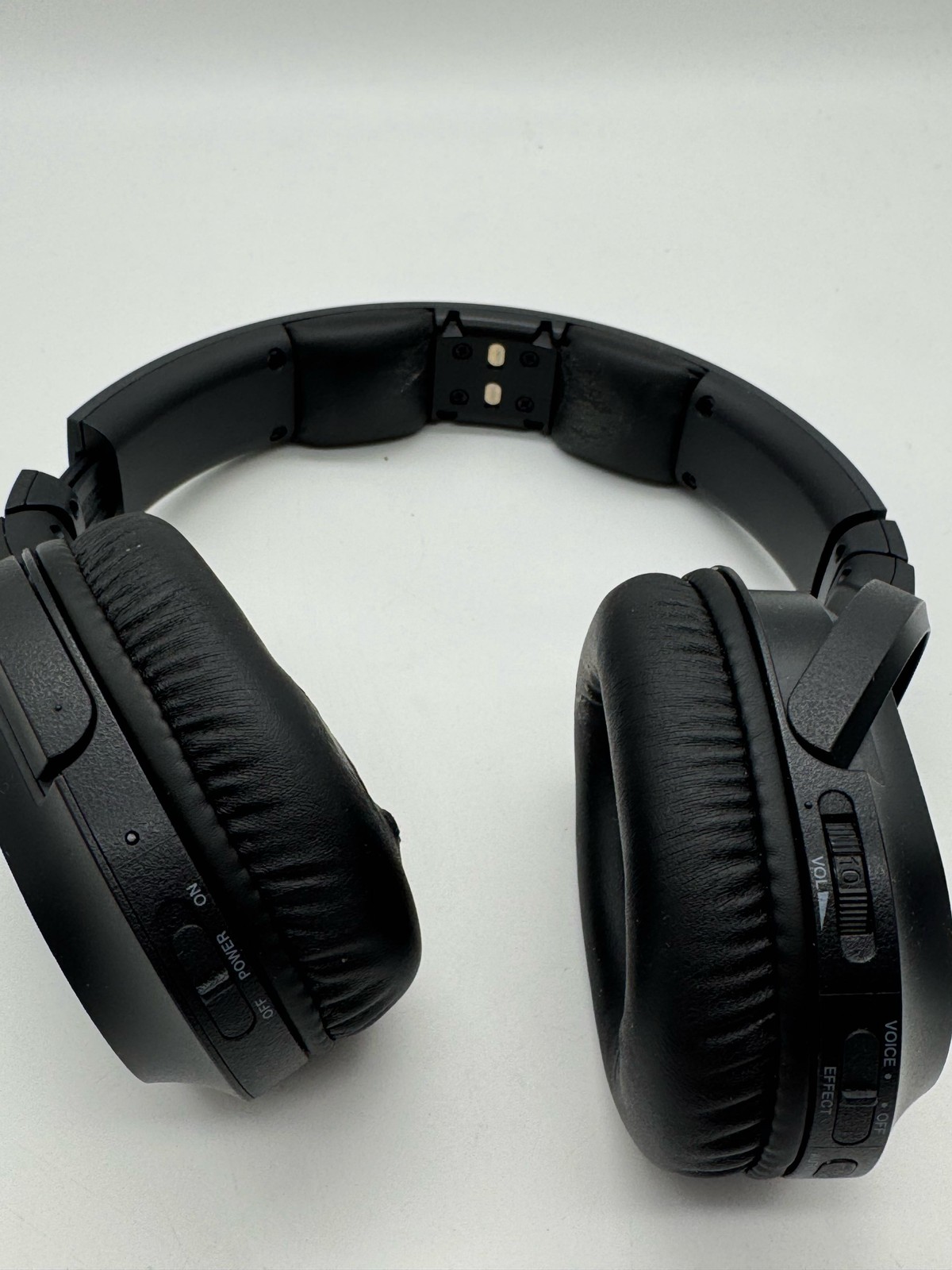 Sony WH-RF400 Wireless Over-Ear Home Theater Headphones 3.5 mm Jack – Black (4)