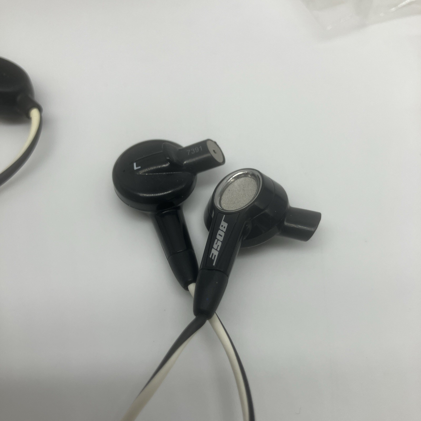 Bose Triport 3.5mm Wired Jack Earbuds (In Ear) Earphones ~ Black & White W/ Case