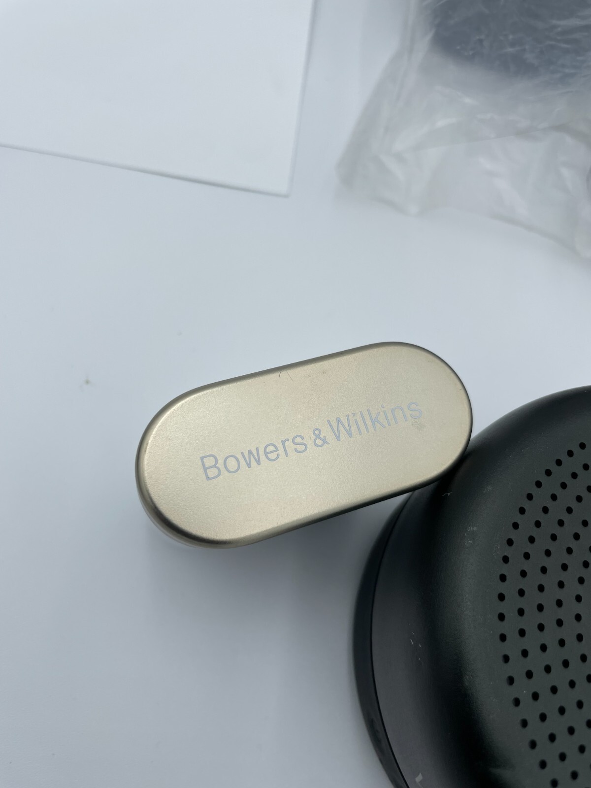 Bowers & Wilkins P17 In-ear True Wireless Headphone – White Gold – GENUINE