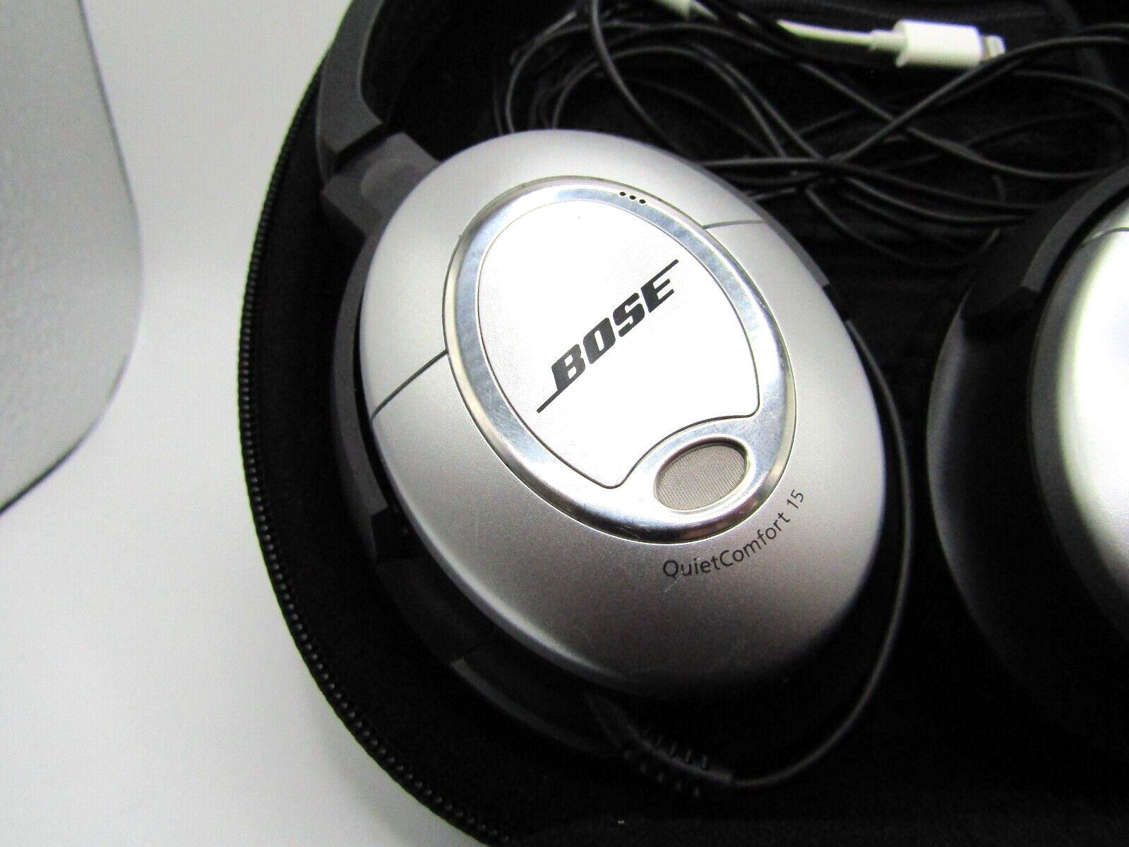 Bose Noise Canceling QC-15 Headphones w/ Case Iphone Adapter New Ear Cushions