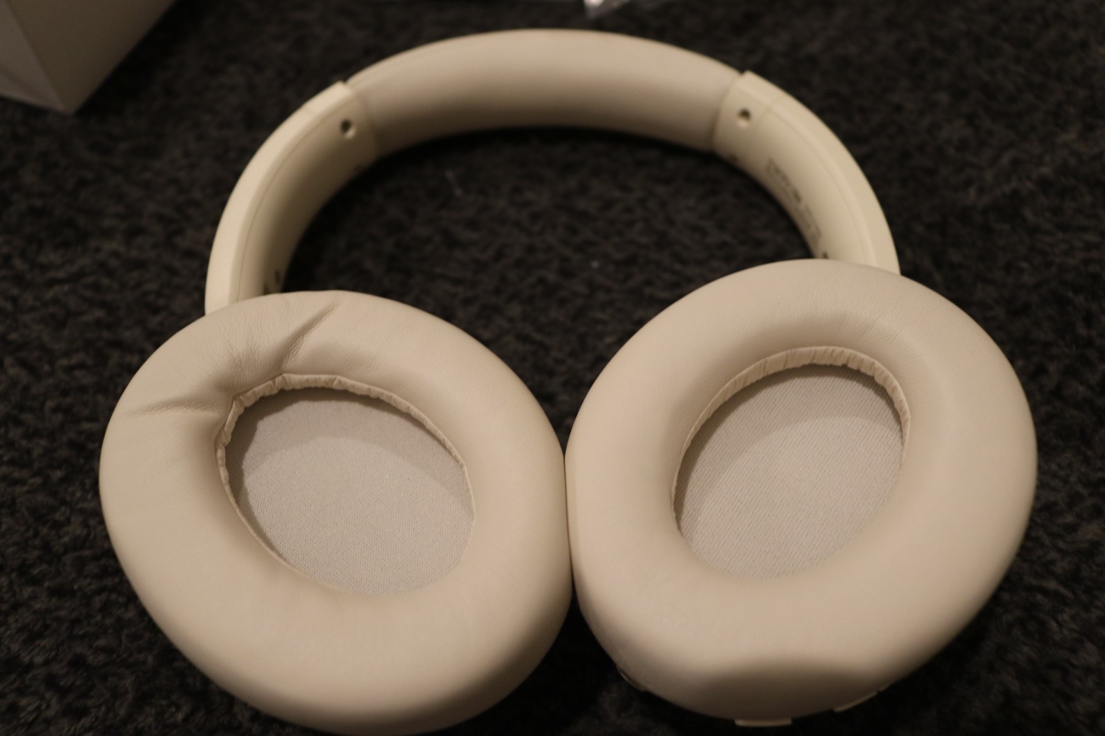 Picun NC60 Hybrid Active Noise Cancelling Bluetooth Headphones 80hr App EQ White