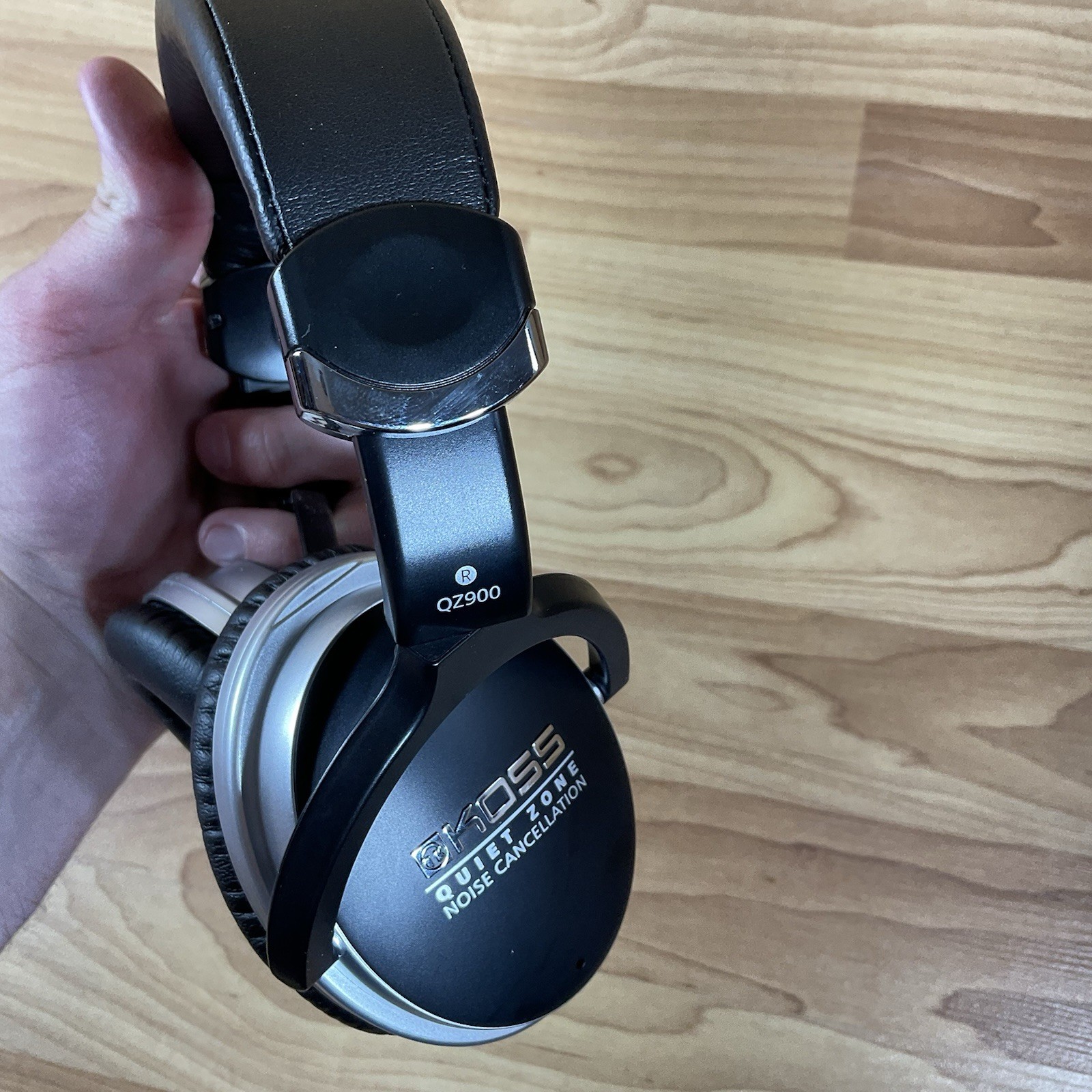 Koss QZ900 Noise Cancelling Over-Ear Headphones with Cable Case Tested Working