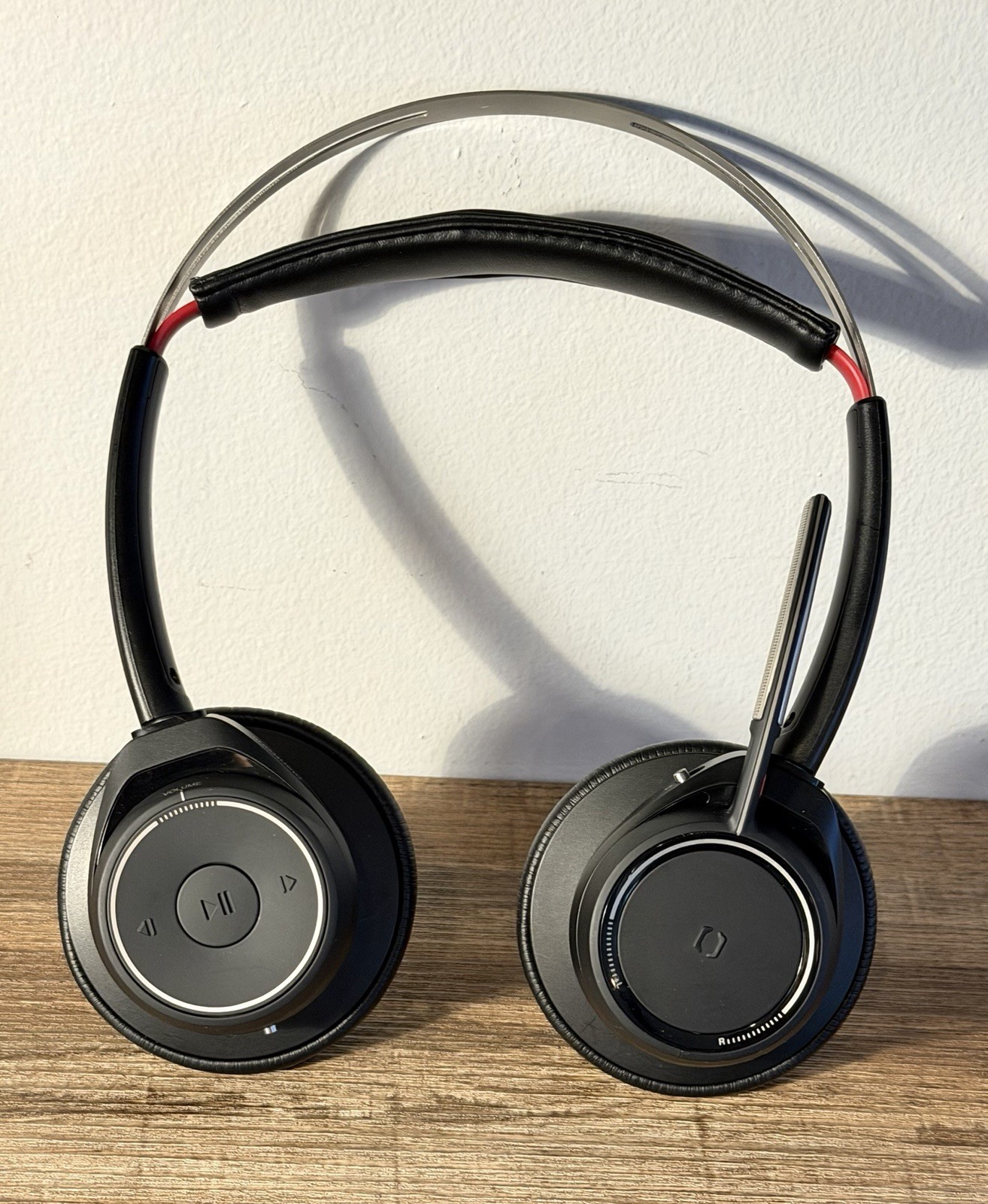 Plantronics Voyager Focus UC With Charge Stand