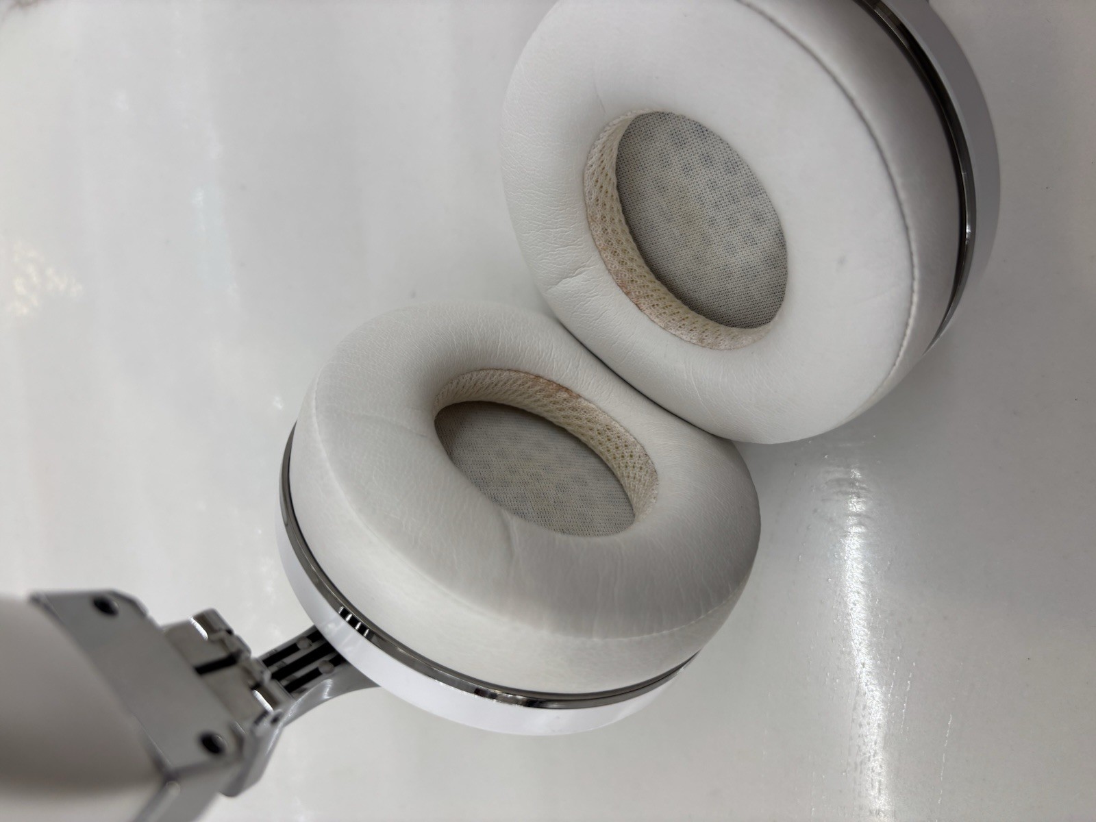 bludio Monster Turbine Wired Over-Ear Headband Headphones White/Silver