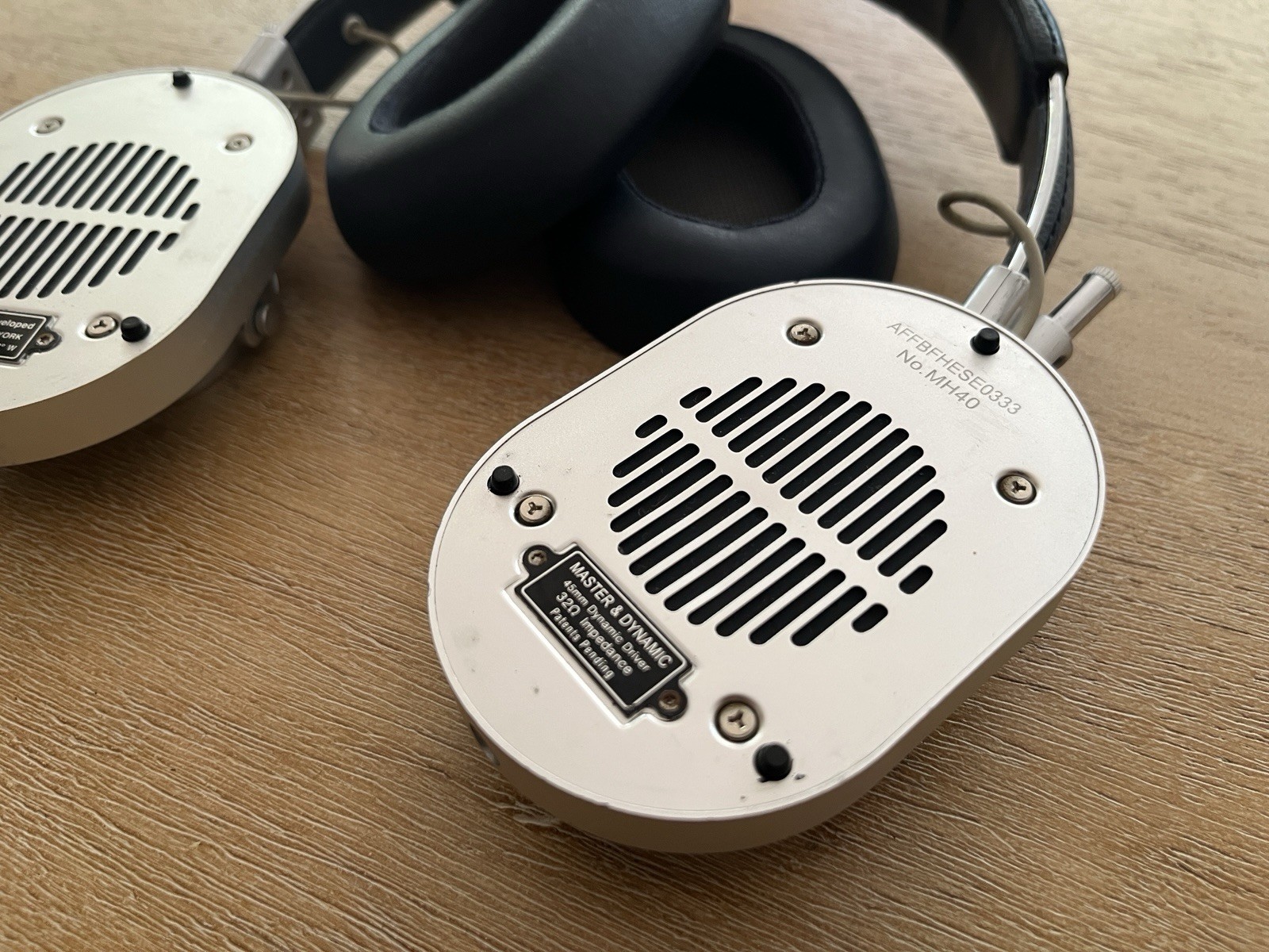 Master & Dynamic MH40 Wired Over-Ear Headphones Silver Aluminum Blue Leather