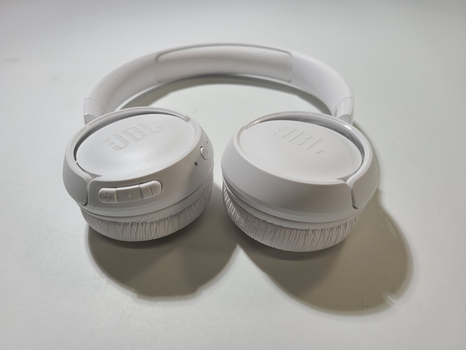 JBL (JBLT520BTWHTAM) Tune 520BT Wireless On-ear Headphones, White