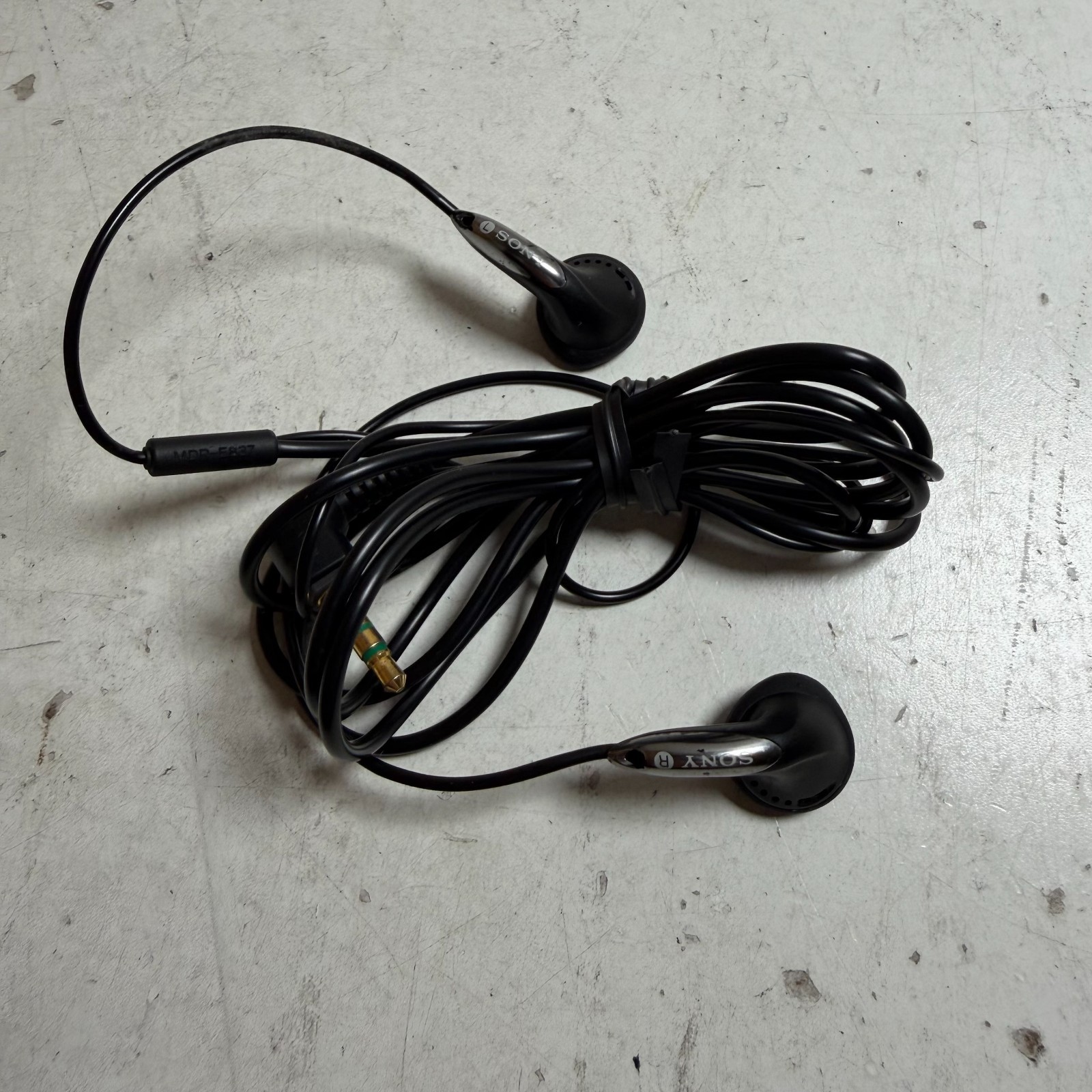 Sony MDR-E837 Black 3.5mm TRS Jack 16 Ohm Stereo Wired Classic Earbud Headphones