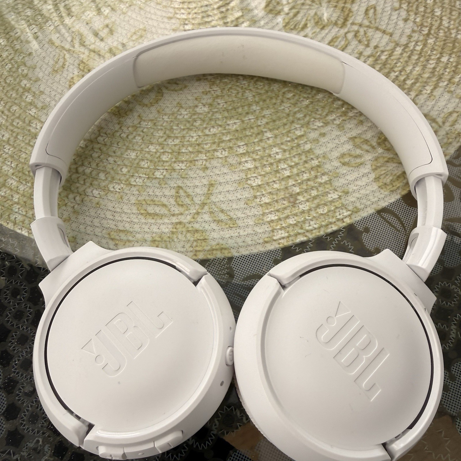 JBL Tune 520BT Wireless On-Ear Bluetooth Headphones White