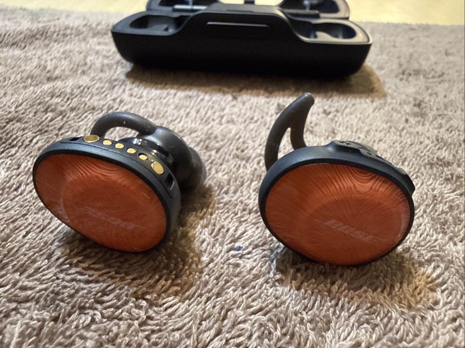 Bose SOUNDSPORT FREE WIRELESS Headphones Earbuds -black/orange
