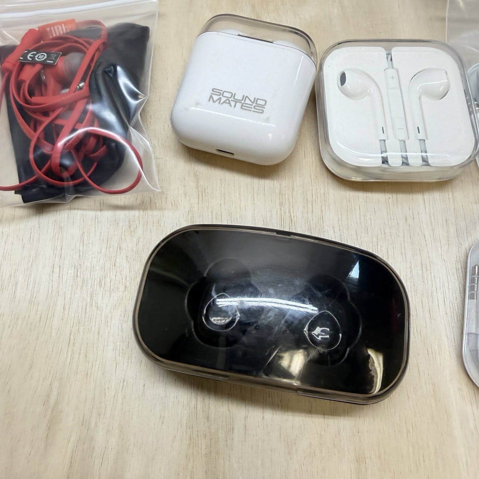 Wired Wireless Earbuds Mixed Lot of 11 JBL Apple Peloton Unbranded
