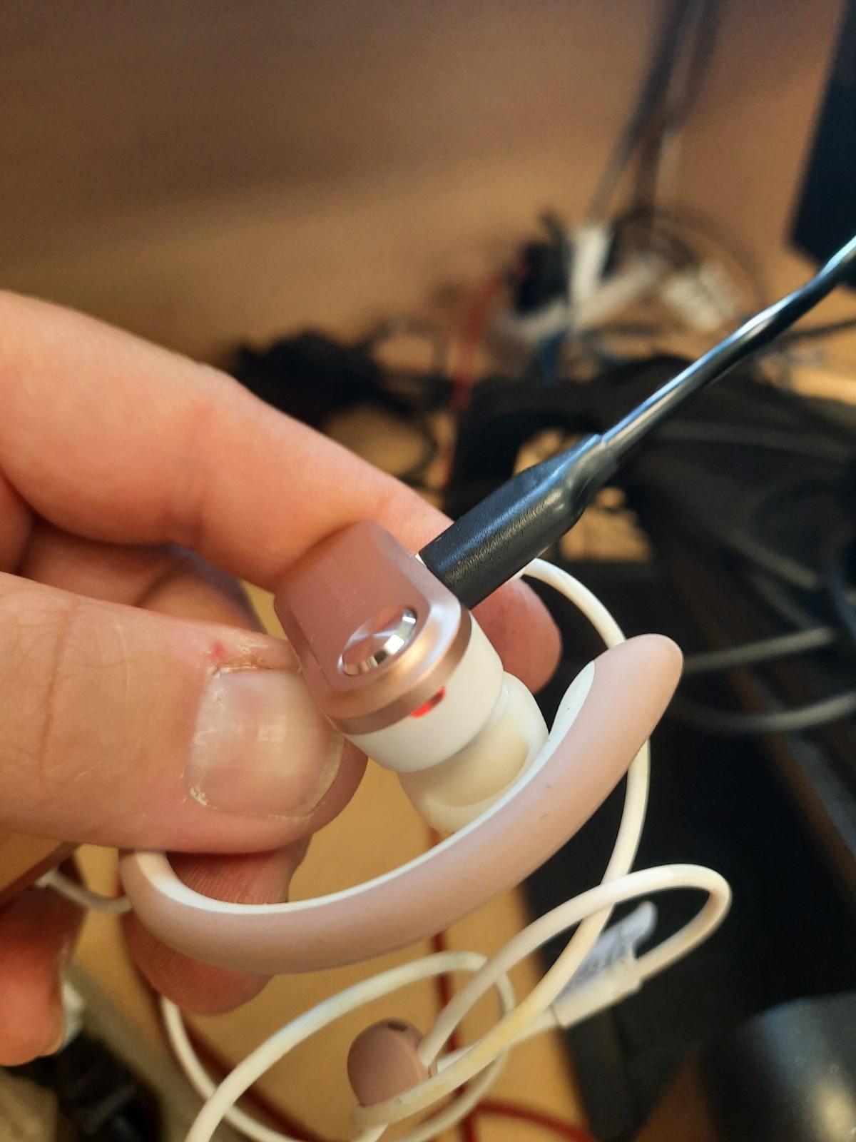 Blackweb Over-the-Ear Bluetooth Headphones Microphone Rose Gold