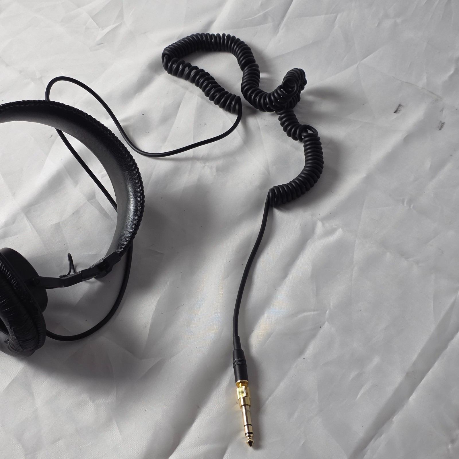 Sony MDR-7506 Professional Closed-Back Dynamic Stereo Monitoring Headphone Black