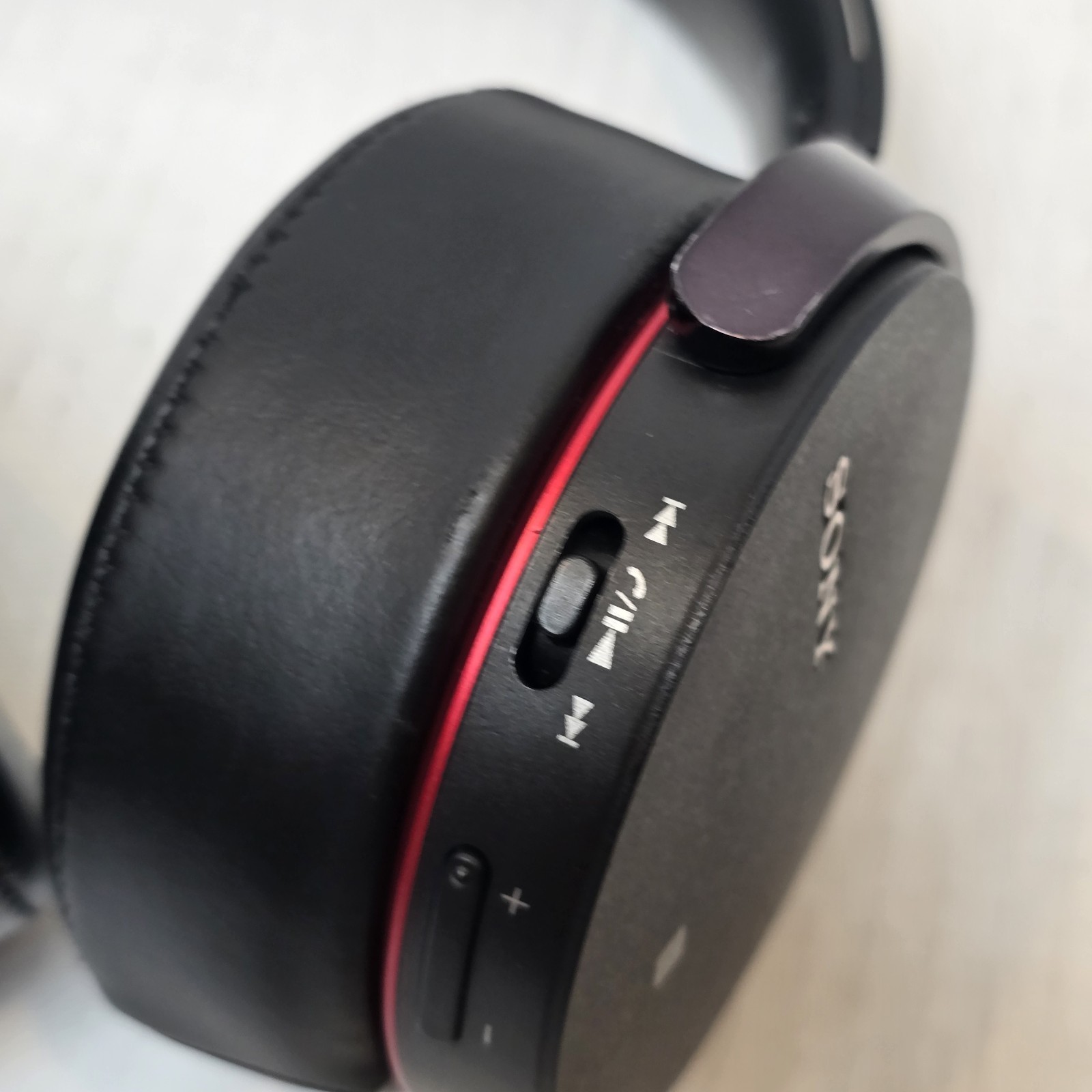 Sony MDR-XB950BT Wireless Headphones Over-Ear Extra Bass Black