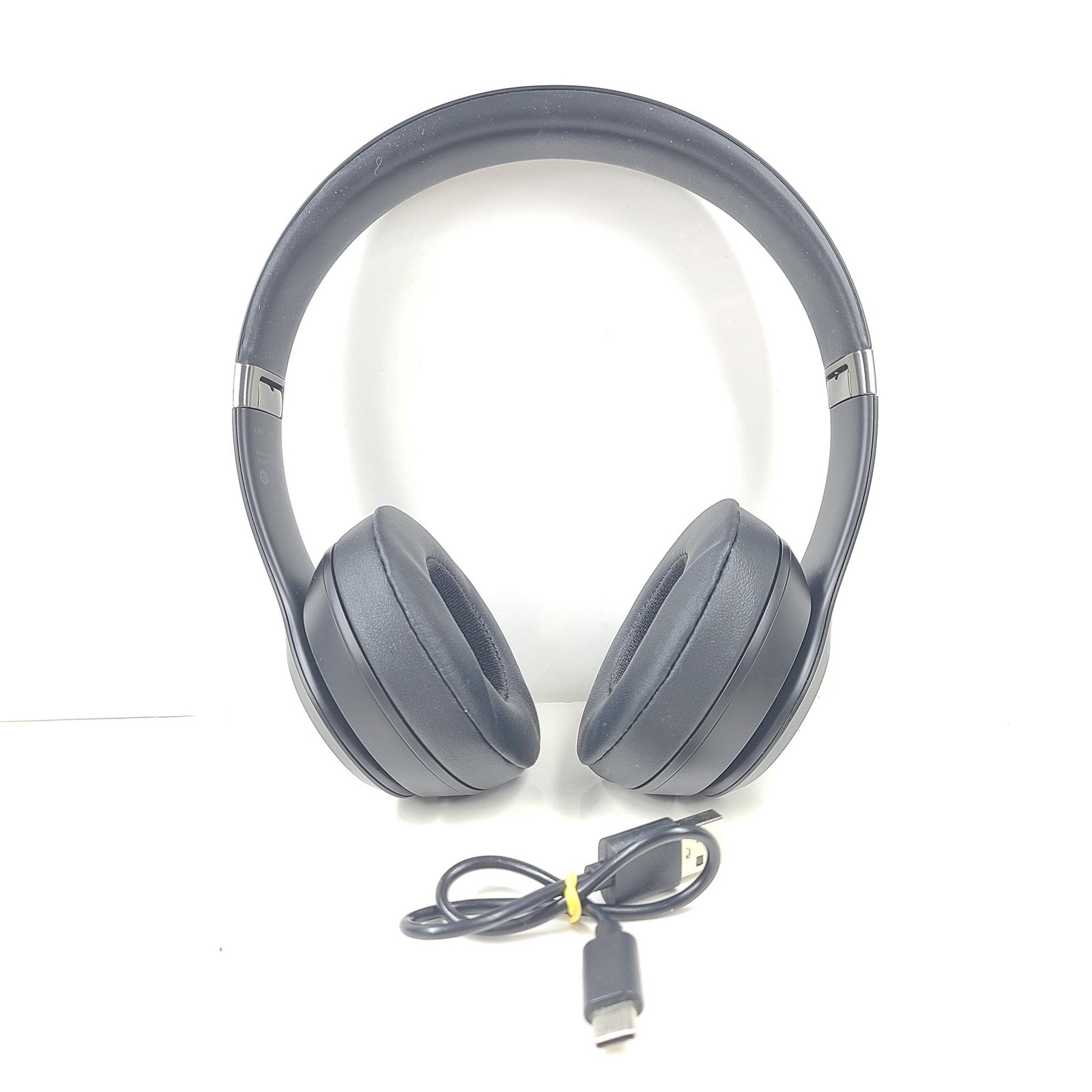 Beats Solo 4 Wireless On-Ear Headphones – Black no case GRADE A