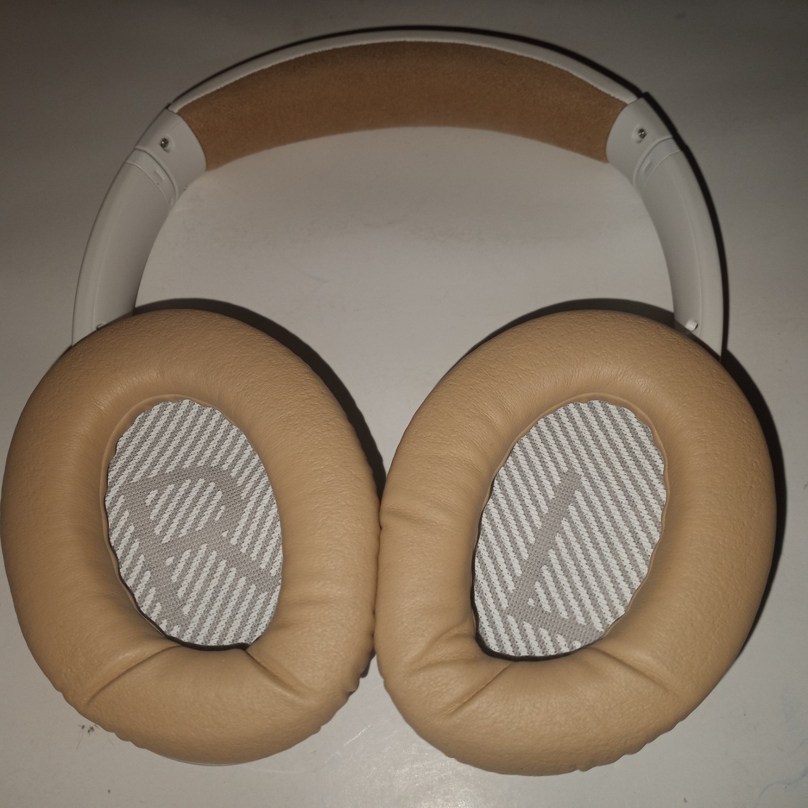 Bose SoundLink Around-Ear Wireless Headphones II – White