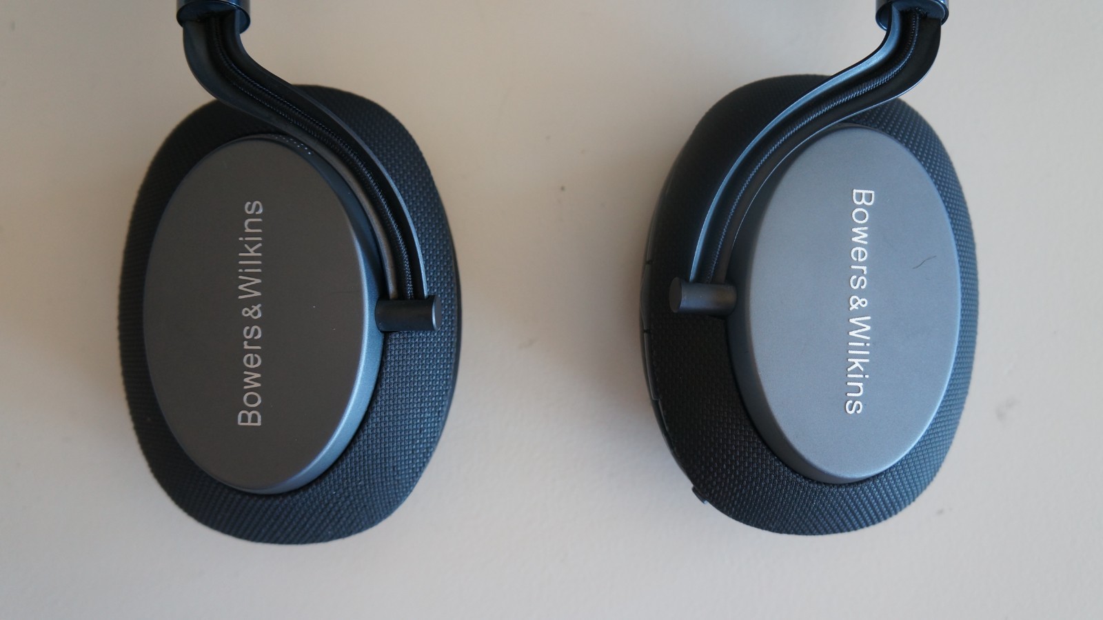 Bowers & Wilkins Headphones PX – Good working.