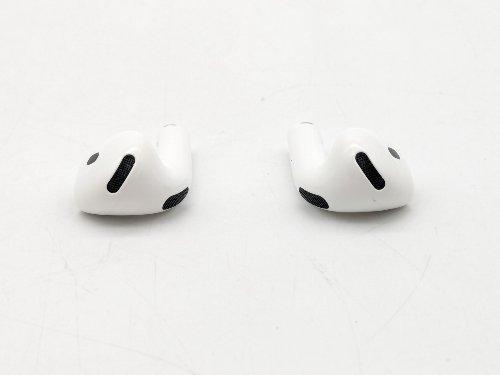 Apple AirPods 4 MXP63LL/A Earbuds w/ Charging Case | White | A3050 A3053 A3058