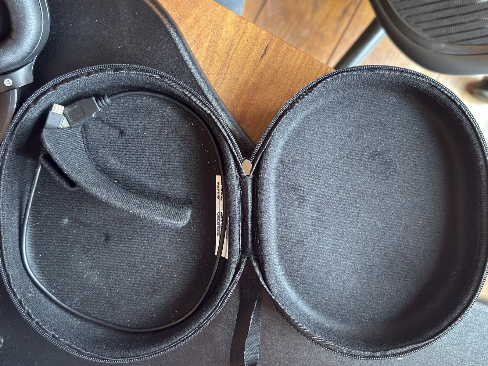 Sony MDR-1000x Noise Canceling Headphones – Tested & Work Great