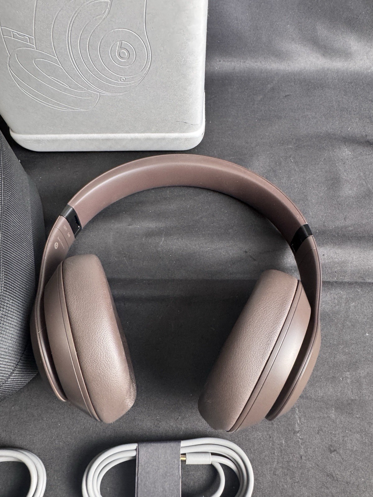 Beats Studio Pro Wireless Bluetooth Noise Cancelling Headphones Deep Brown READ