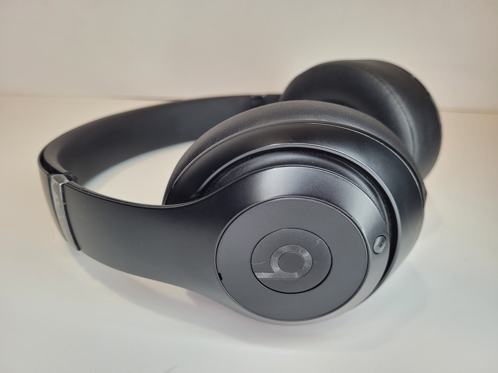 Beats By Dr. Dre Studio 2.0 Wireless Headphones B0501 w Case – Needs New Hinge