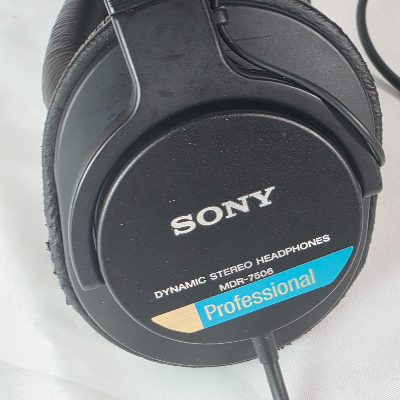 Sony MDR-7506 Professional Closed-Back Dynamic Stereo Monitoring Headphone Black