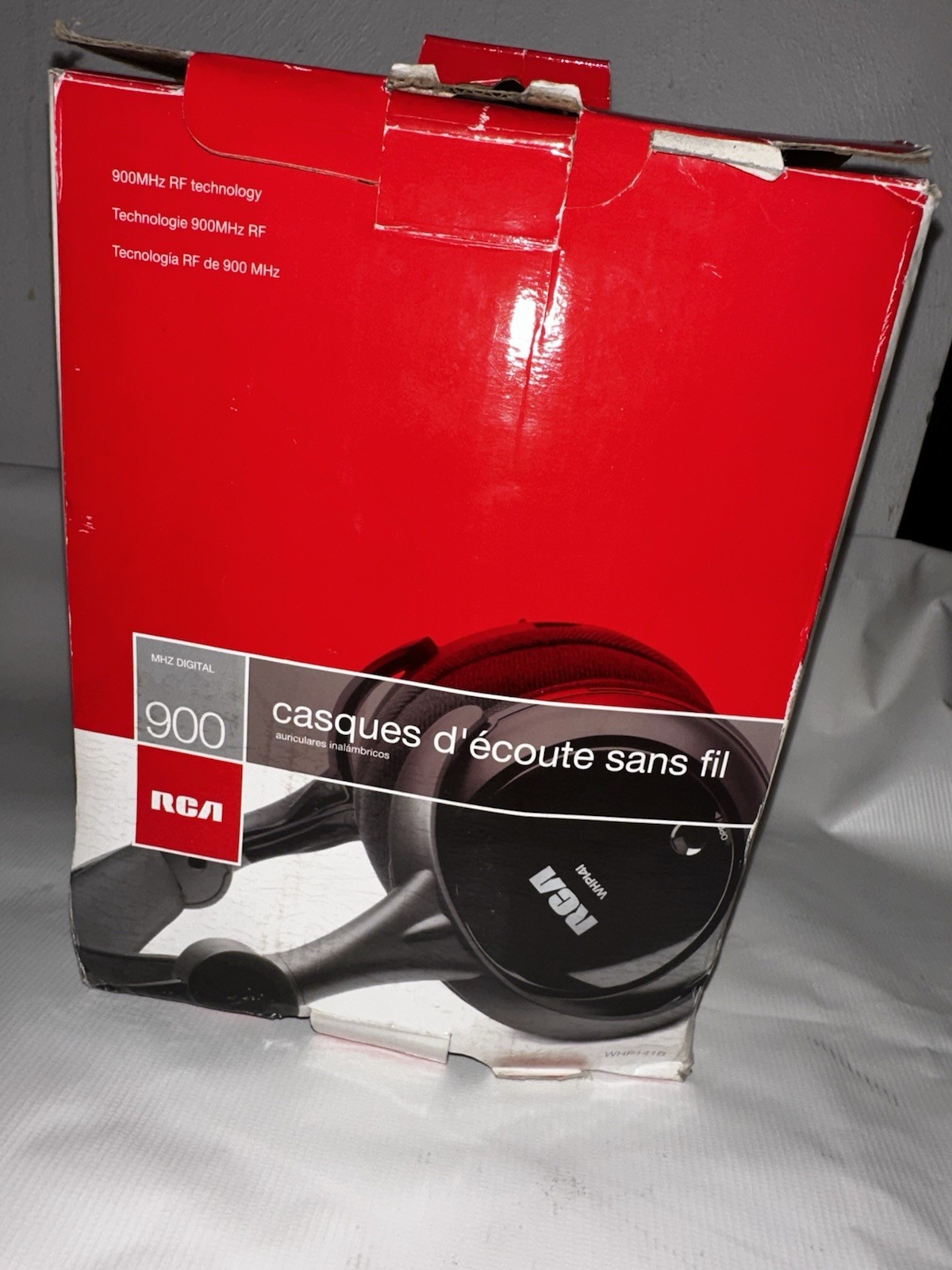 RCA WHP141 900MHz RF UHF Wireless Over-Ear Headphones Black w/ Base Dock