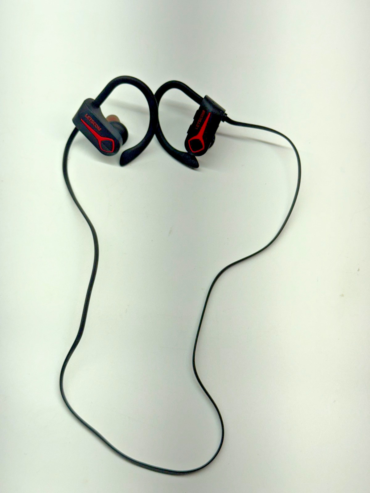 LETSCOM U 81 Wireless Bluetooth Sports Headphones Black & Red. EUC Tested