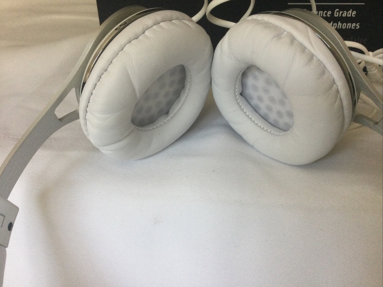 REALM SCOSCHE RH600bk REFERENCE GRADE ON EAR HEADPHONES NIB