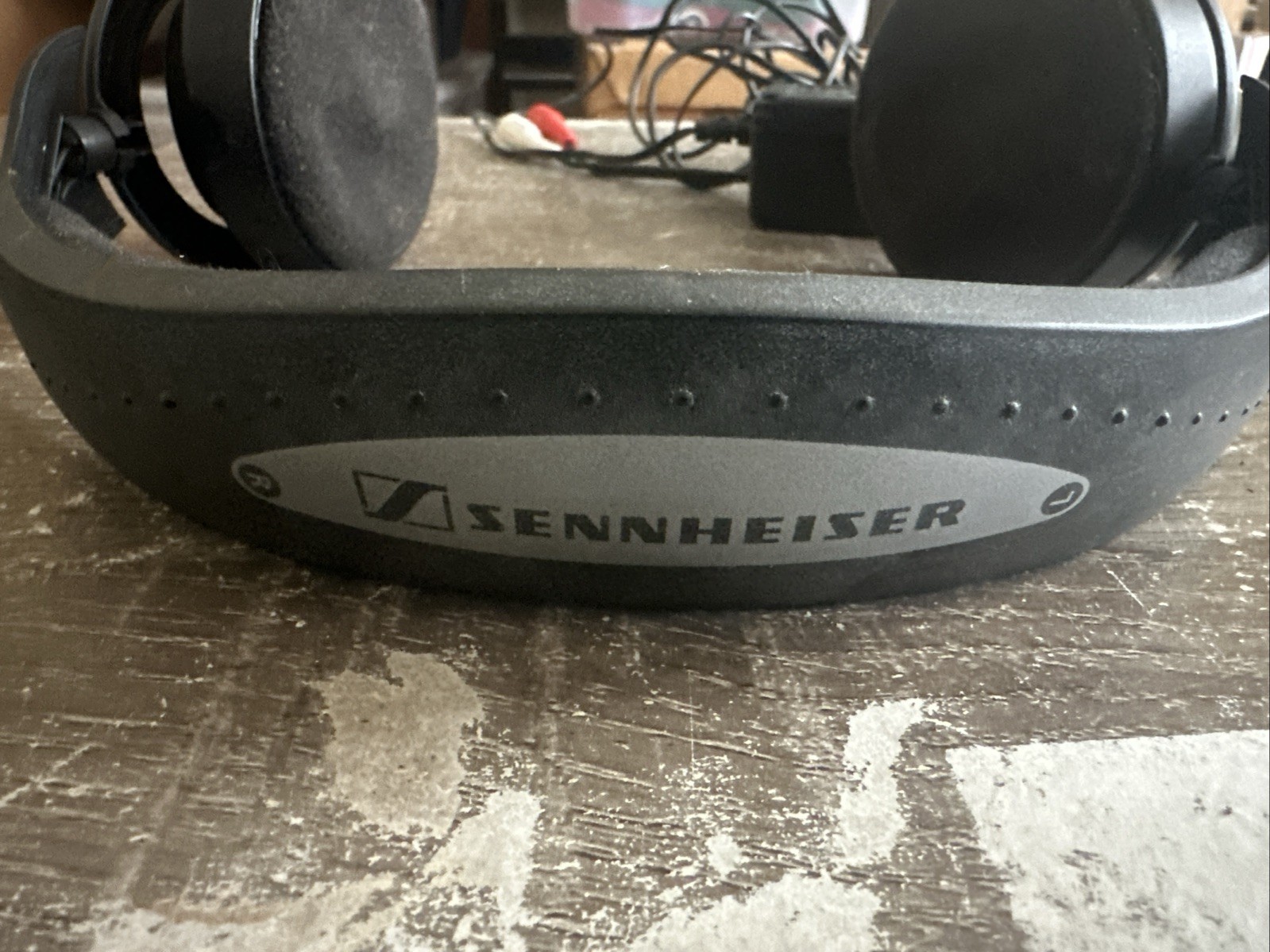 Sennheiser T 40 Charging Stand & HDR 40 Headphones Lot – See Pics / Description