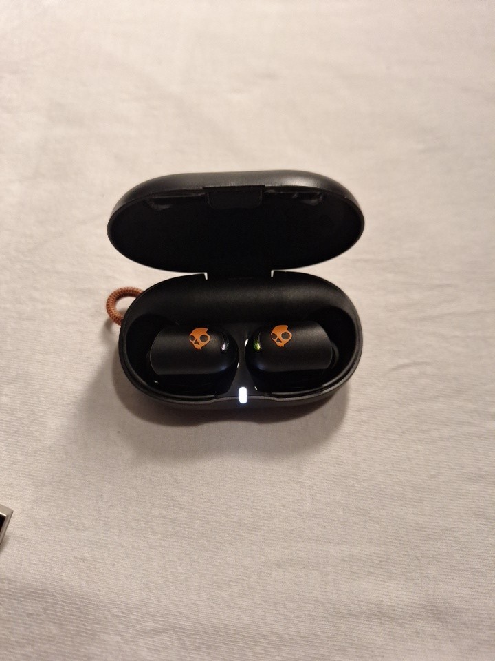 Skullcandy Sesh ANC Noise-Canceling True Wireless Earbuds Black & Orange S2SAW-S