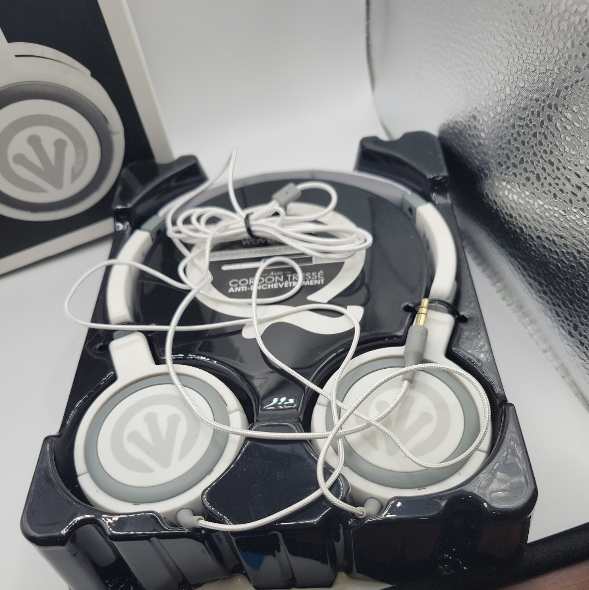 iFrogz Frequency On-Ear Foldable Headphones 40mm Driver – White | New Open Box