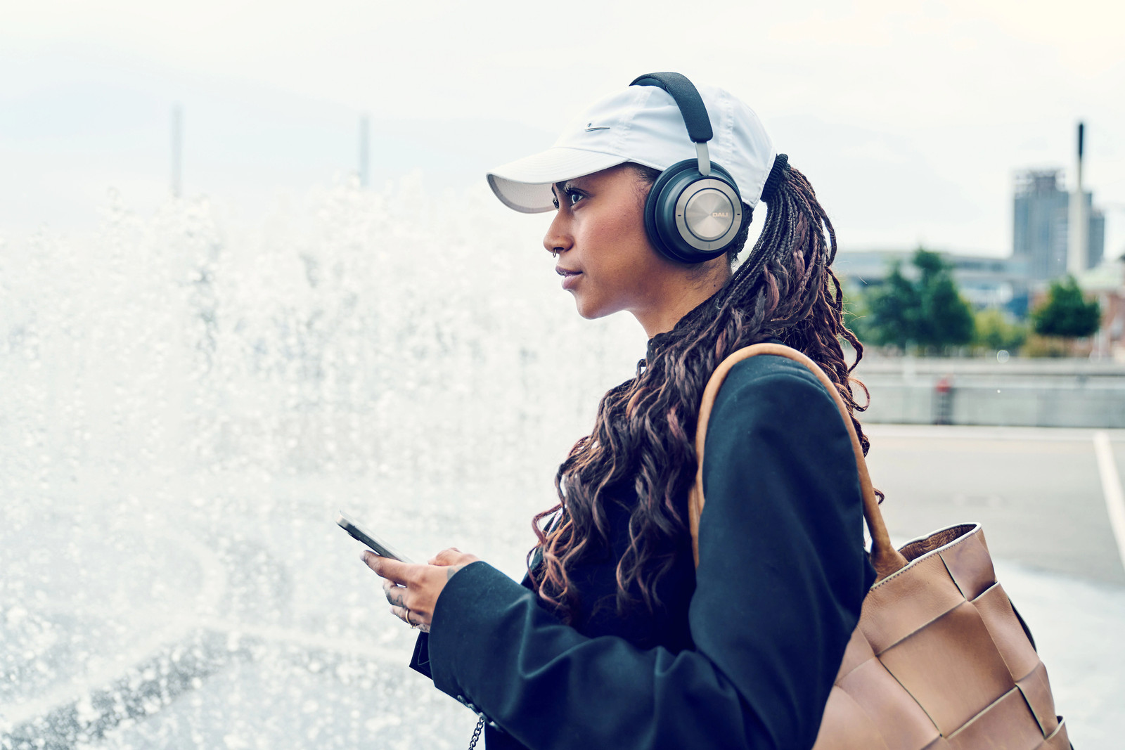 DALI IO-8 Over-ear NC headphones (black)