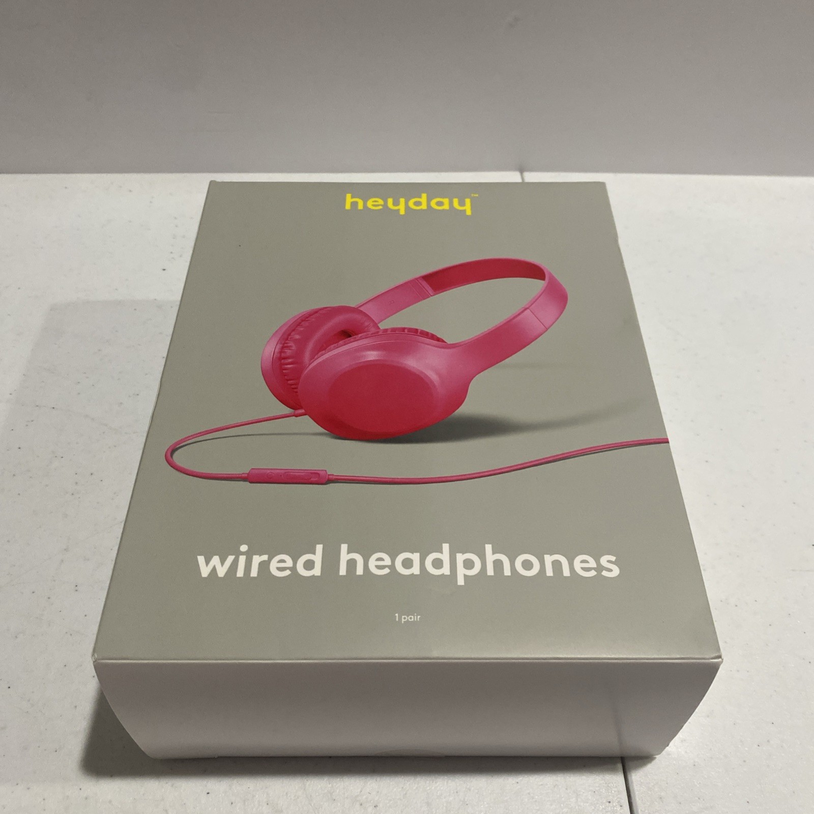 Heyday Wired Headphones – HOT PINK – New In Box Sealed 3.5mm Aux Plug
