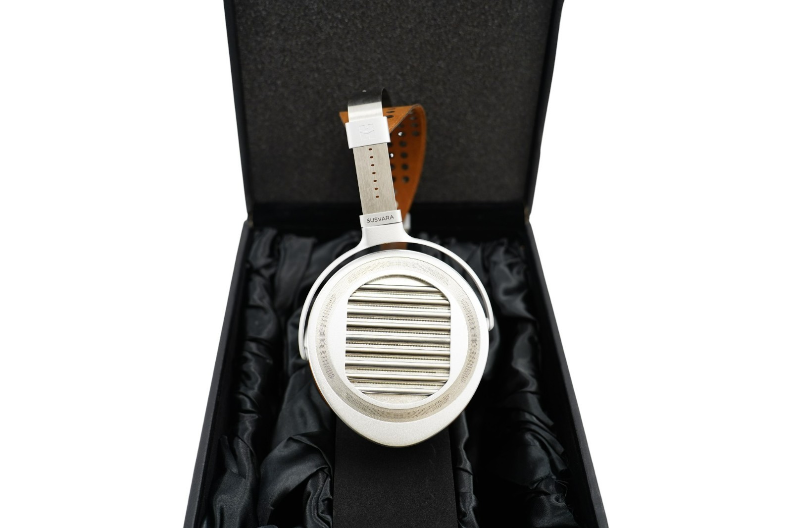 HiFiMAN Susvara Unveiled Over-Ear Full-Size Planar Magnetic Headphones
