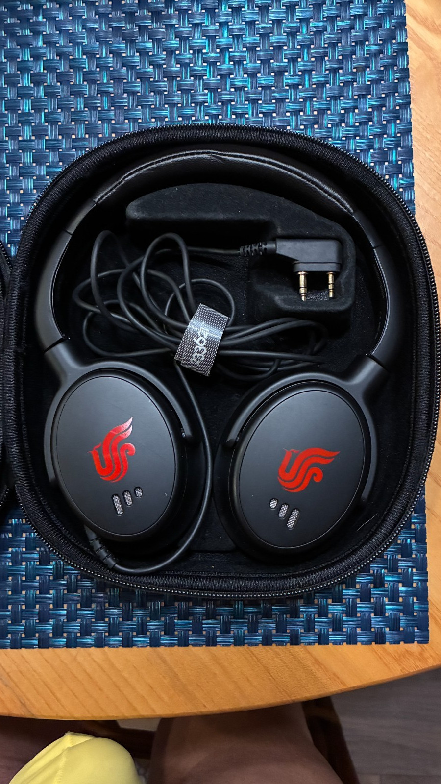 Air China Over the Head Earphones Vintage with Case – PREOWNED