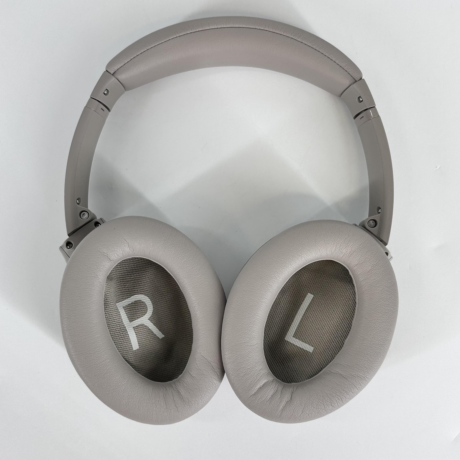 Bose QuietComfort Headphones Beige w/ Case/Charger – Very Good Condition