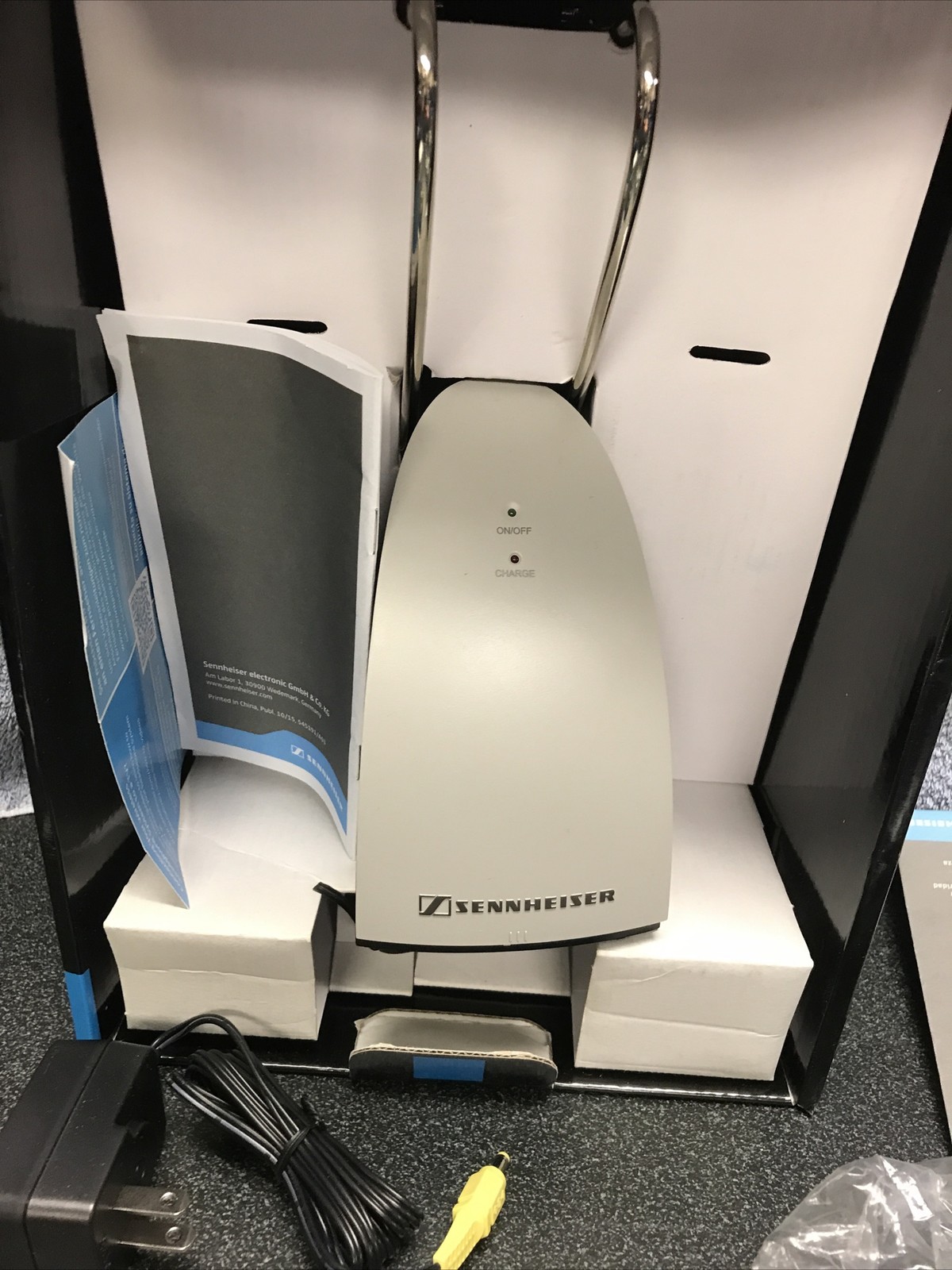Sennheiser RS 120 Wireless Headphones with RS 120 Transmitter Charging Base