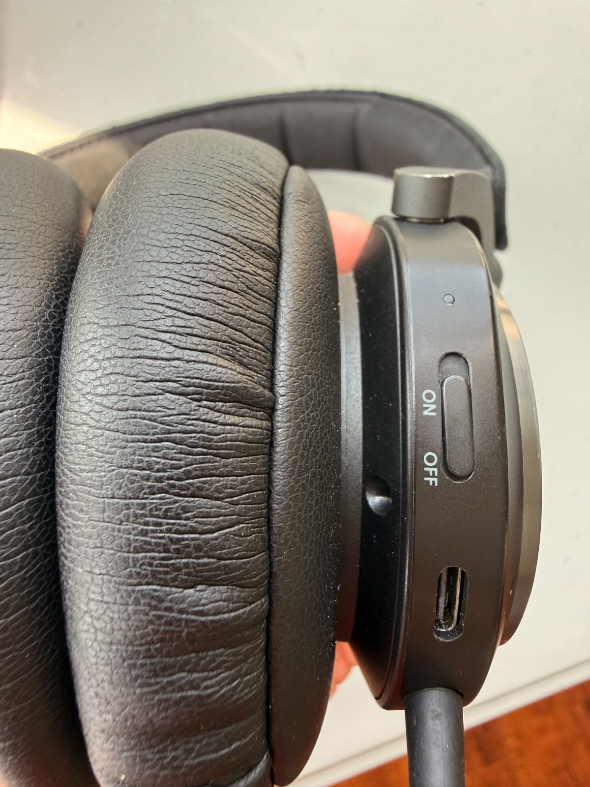 Bang & Olufsen American Airlines Noise Cancelling Headphones 1/4” w/ Case