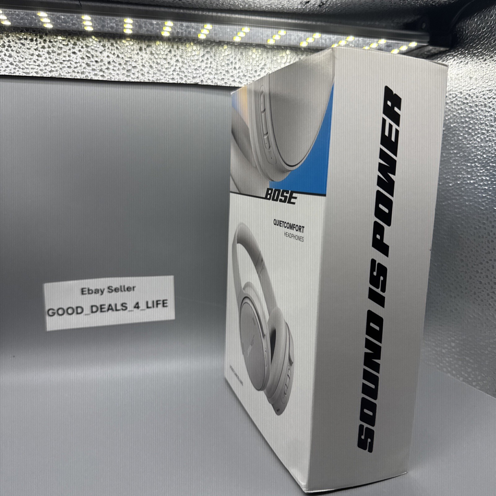 Bose QuietComfort Wireless Noice Cancelling Over-Ear Headphones – White Smoke