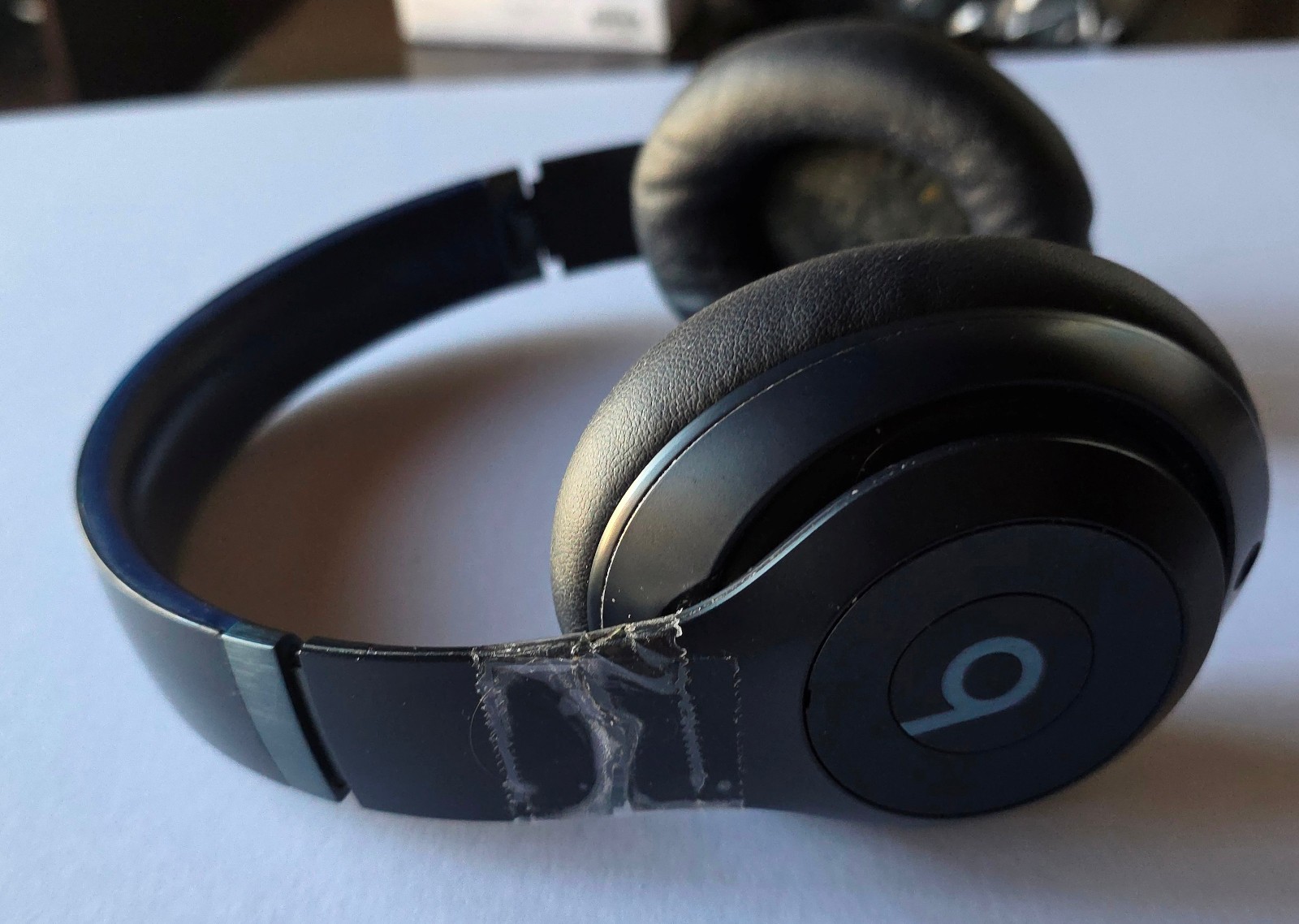 Navy Blue Beats Studio Pro Wireless Headphones MQTQ3LL/A – Works but Taped Band