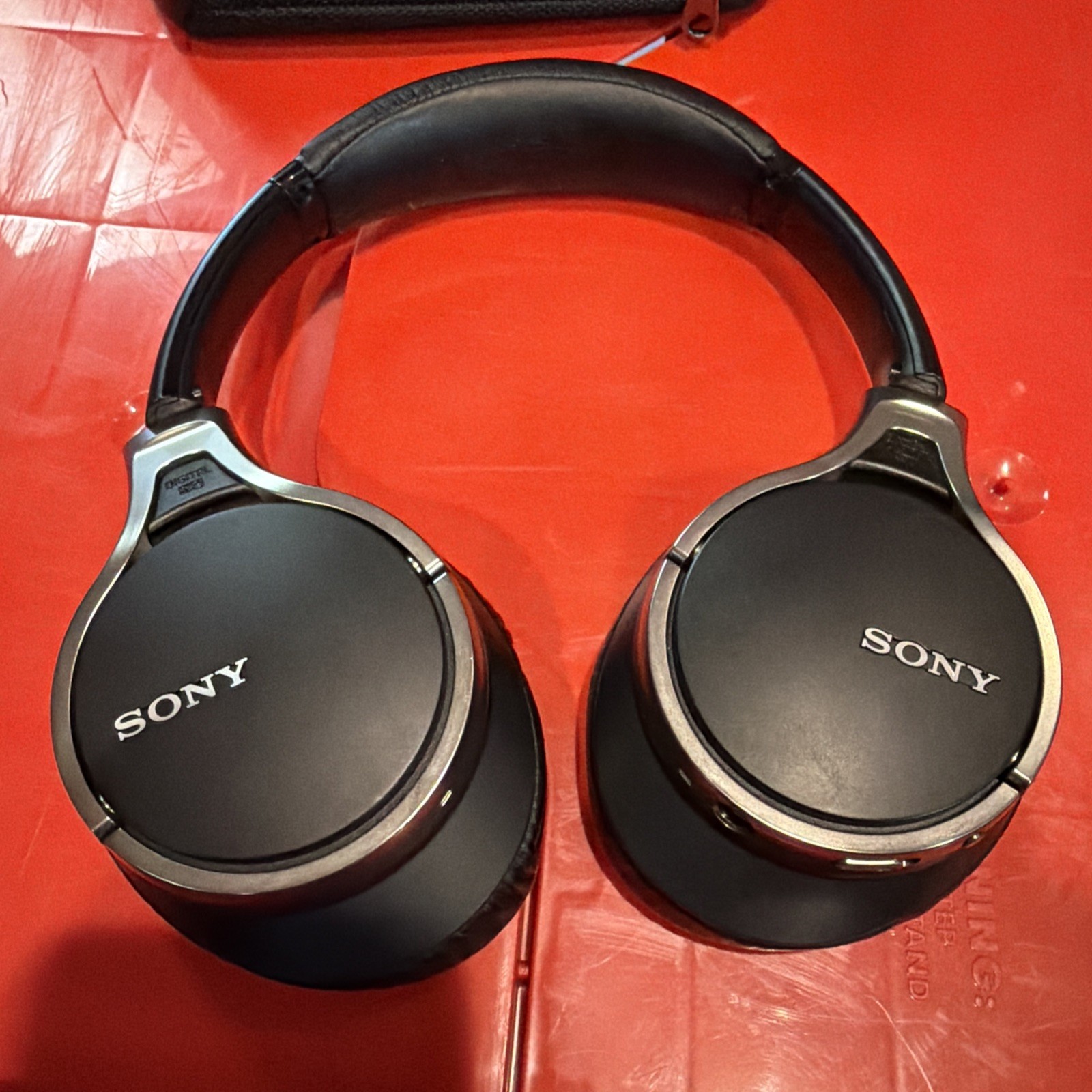 Sony MDR-10RNC Black Noise Cancelling Headphones with Case