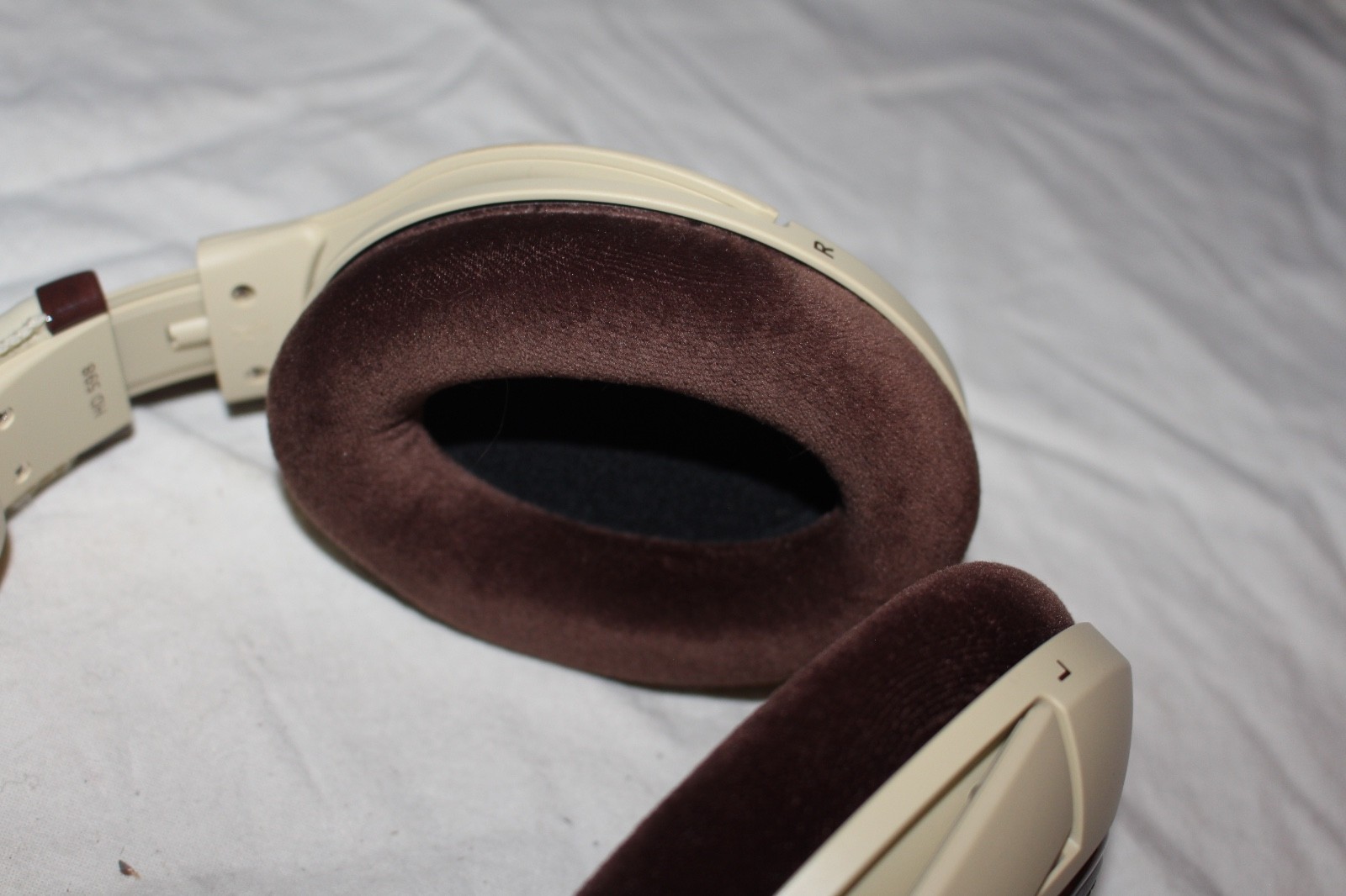 SENNHEISER HD598 Open type Headphones with case
